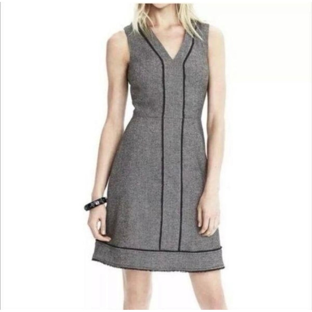 Banana Republic Grey Herringbone‎ V-Neck Sheath Dress Size 4 Wool Blend Office